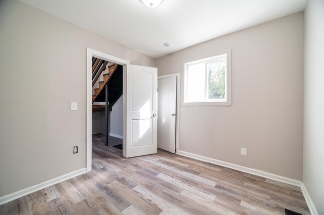 Building Photo - 465 Brehl Ave