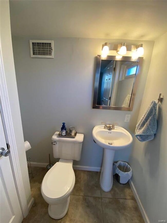 Building Photo - 7 Edgeworth Ave