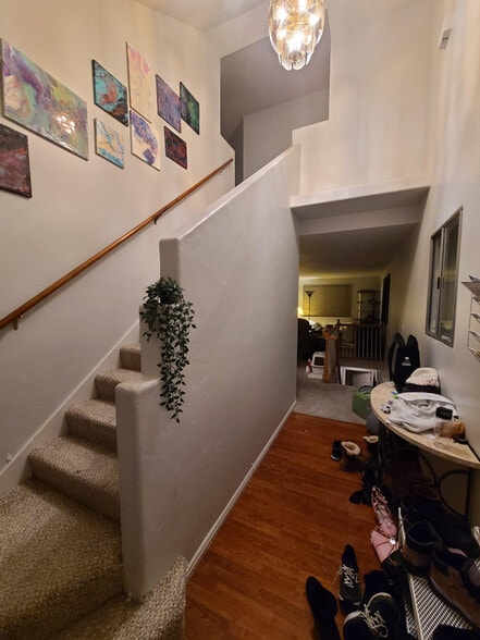 Entryway - 476 E Acoma Rd