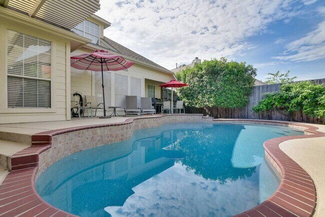 Building Photo - 1705 Fairfax Dr