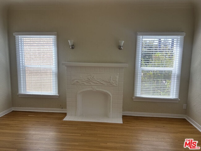 Building Photo - 3642 Mentone Ave