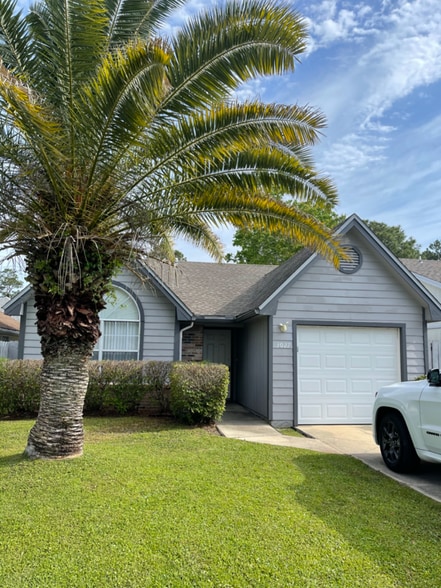 Building Photo - 3027 Yorktown Cir