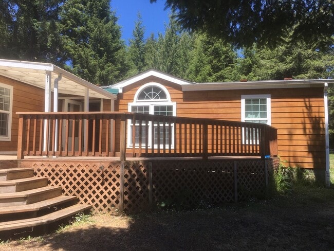 Primary Photo - Spacious 3 bedroom home