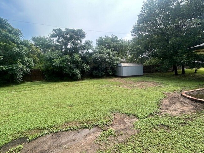 Building Photo - Updated Country Living