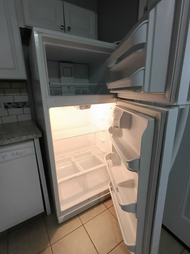 Building Photo - Better Than New! W/appliances!