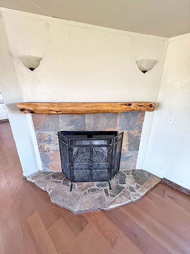 Building Photo - Beautiful 4 Bedroom 2 Bath manufactured home in Rhome Texas on 2 acres.