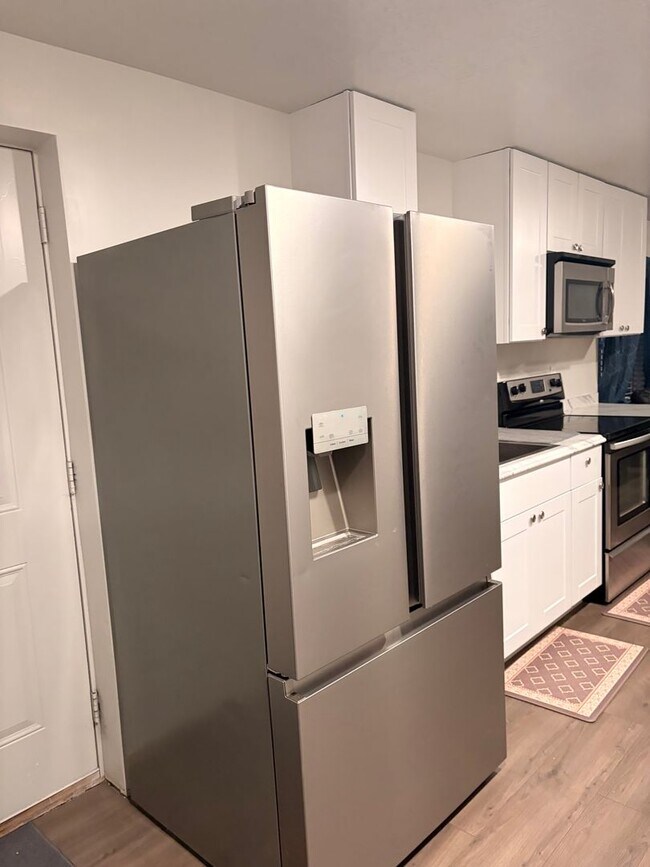 Building Photo - Beautiful 6 Bedroom/3.5 Bath Home in Springville!