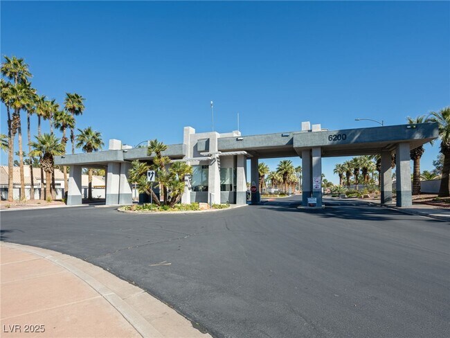 Building Photo - 4749 Califa Dr