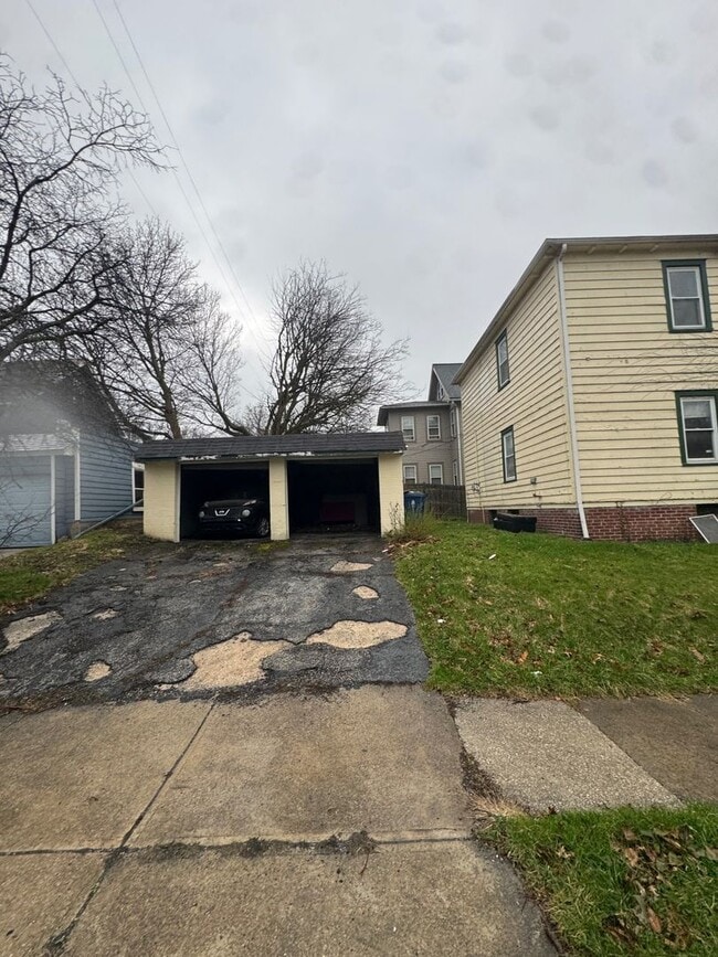 Building Photo - 1633 Eddington Rd