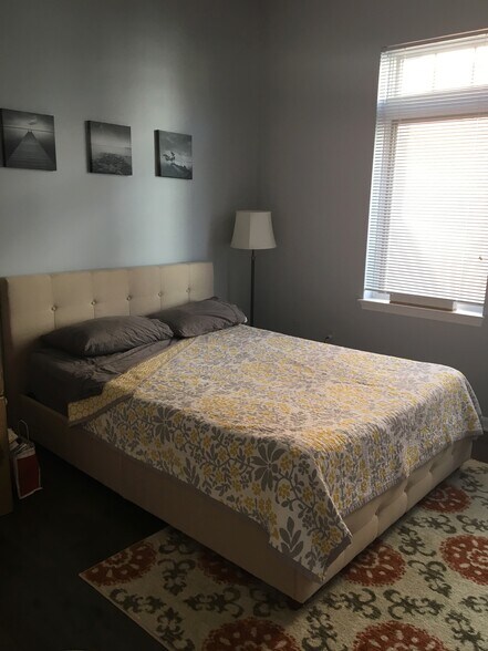 Building Photo - 309 Holland Ln