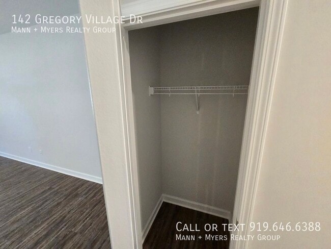 Building Photo - 142 Gregory Vlg Dr