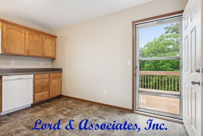 Building Photo - 1210 NW Willow Dr