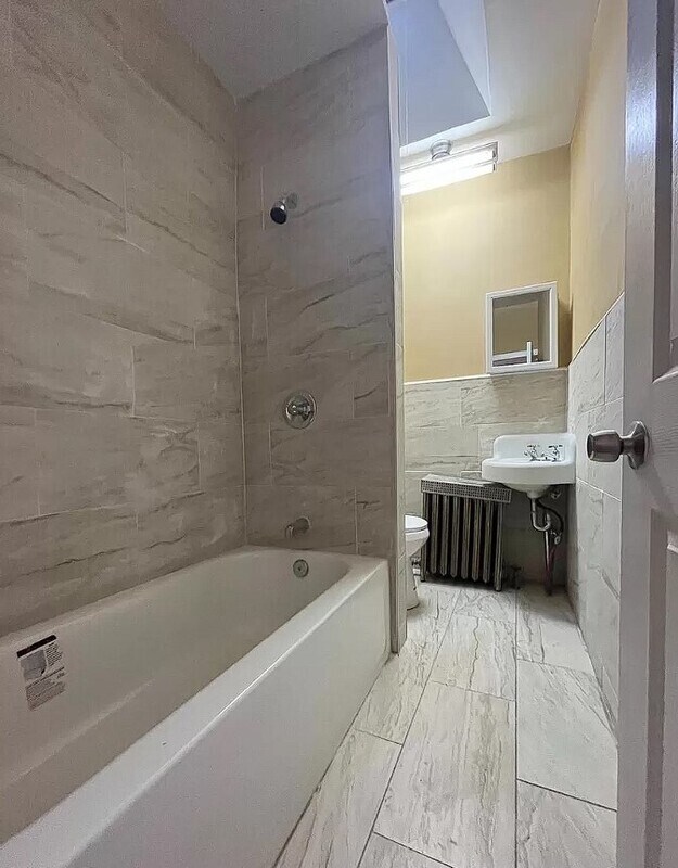 Building Photo - 1935 W Hunting Park Ave