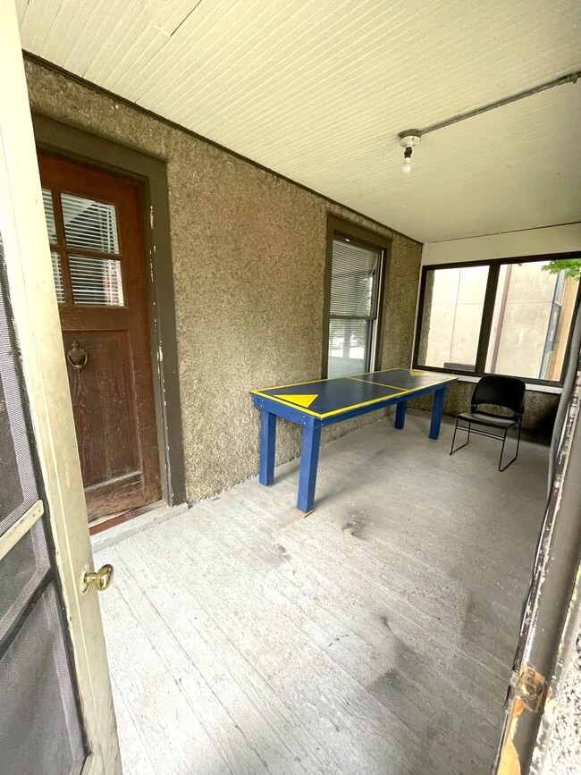 Building Photo - 1011 Vaughn St
