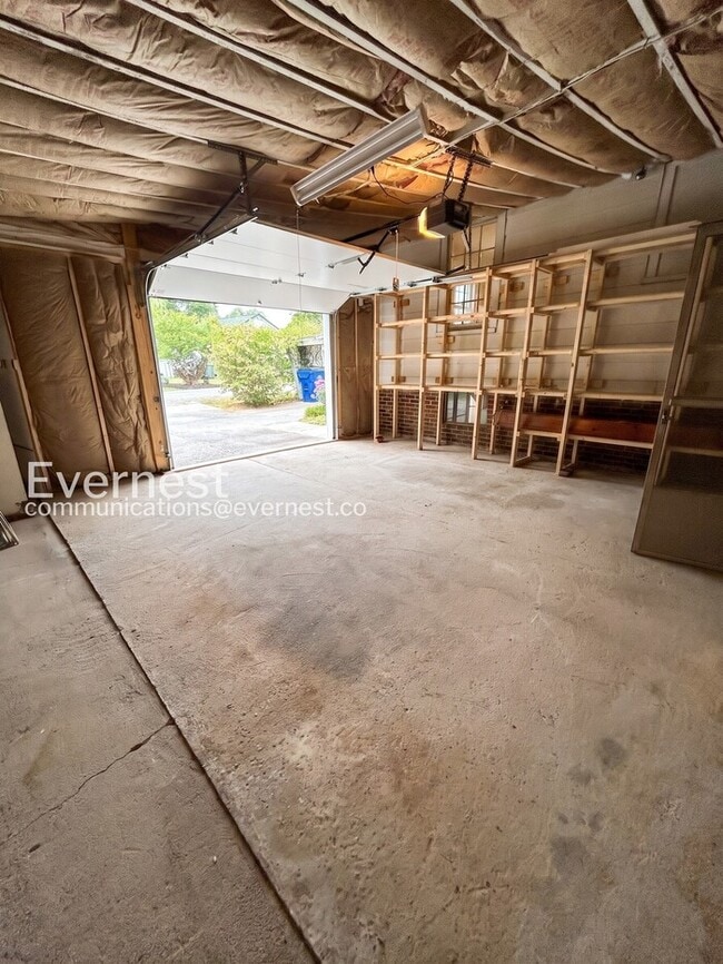 Building Photo - 433 Holt Ave