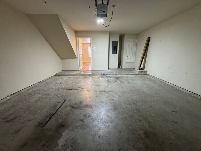 Building Photo - 5203 Causeway Ct