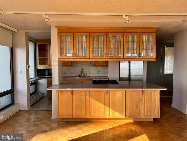 Building Photo - 200 Locust St