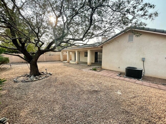 Building Photo - Nice 3 Bedroom 2 Bath Home in Chaparral Mesa!