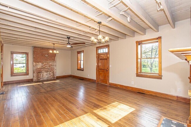 Building Photo - 117 Montgomery Ave