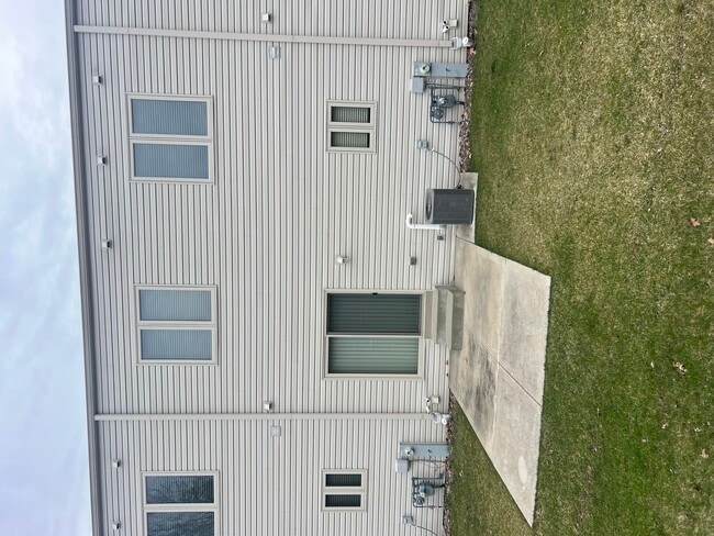 Building Photo - 902 East St