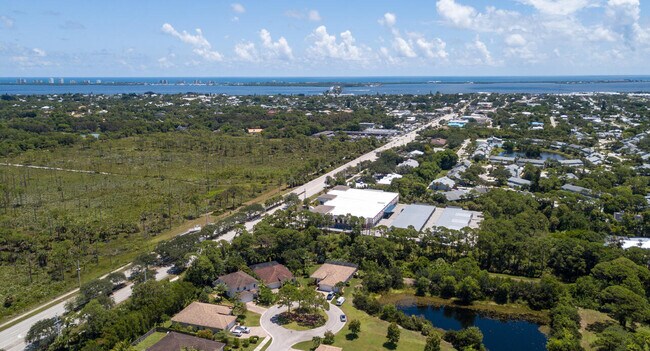 Building Photo - 521 NE Abaca Way