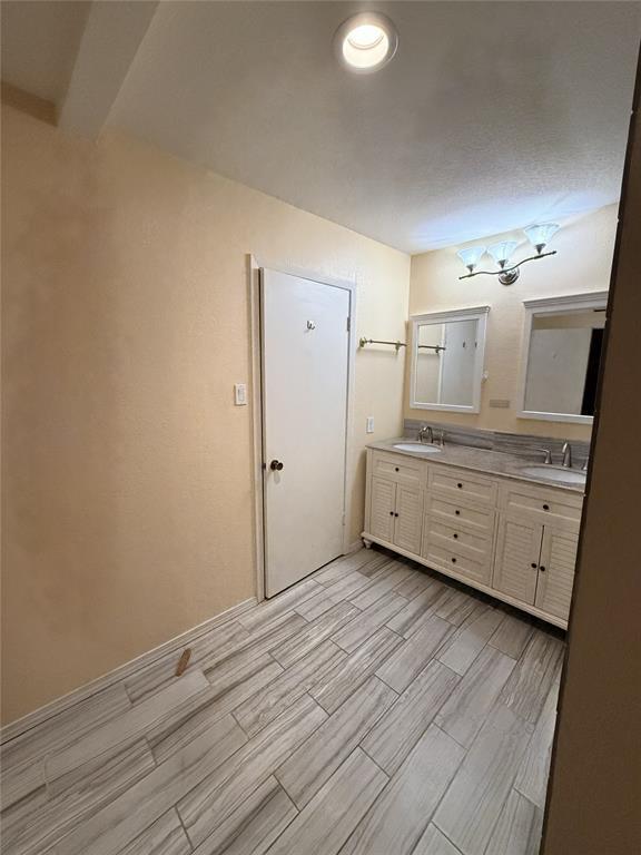 Building Photo - 1008 Clayton Nolen Dr