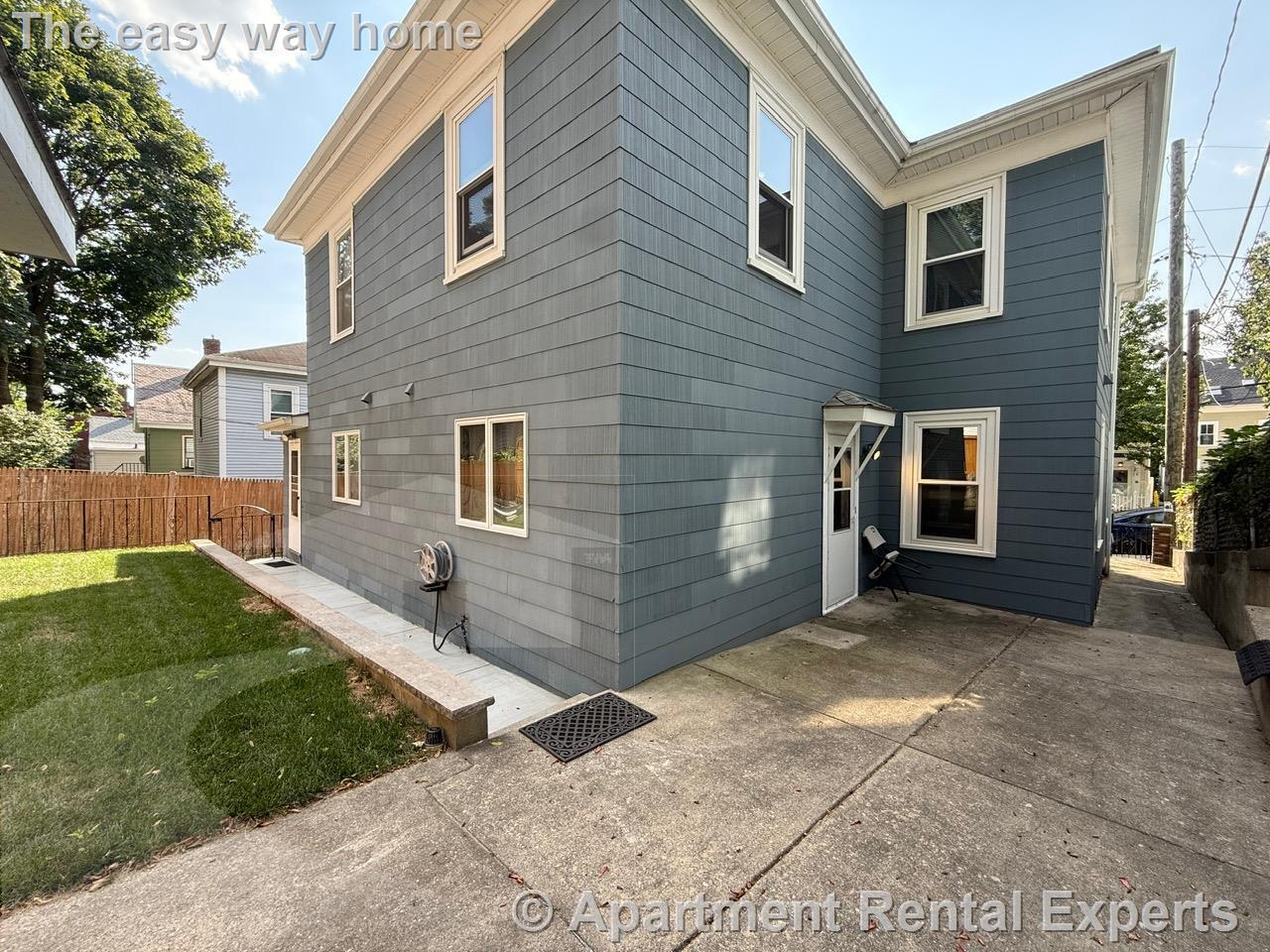 Building Photo - 25 Putnam St