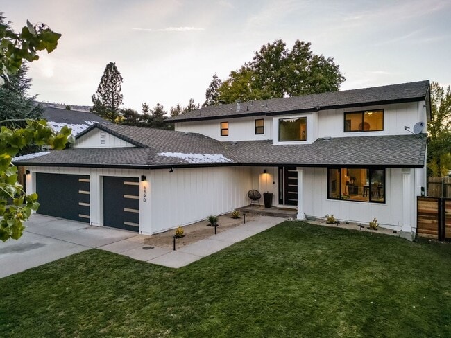 Building Photo - 3390 Thornhill Dr