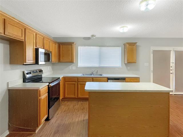 Building Photo - 303 Quail Meadows Ln