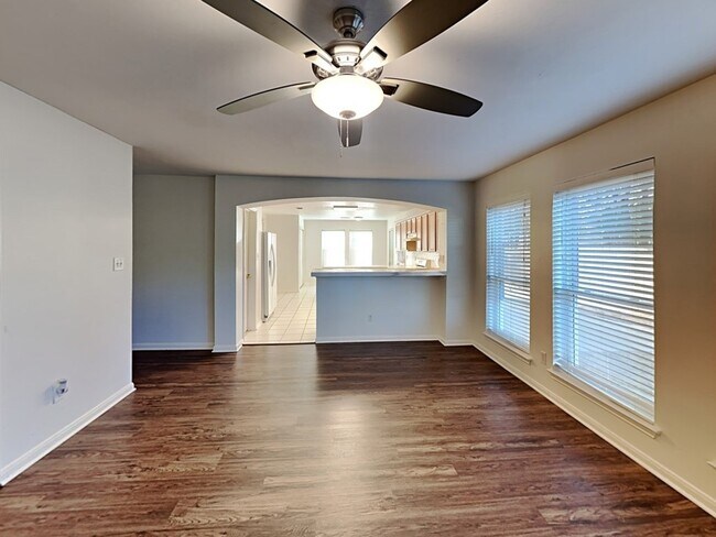 Building Photo - 31442 Camden Village Dr