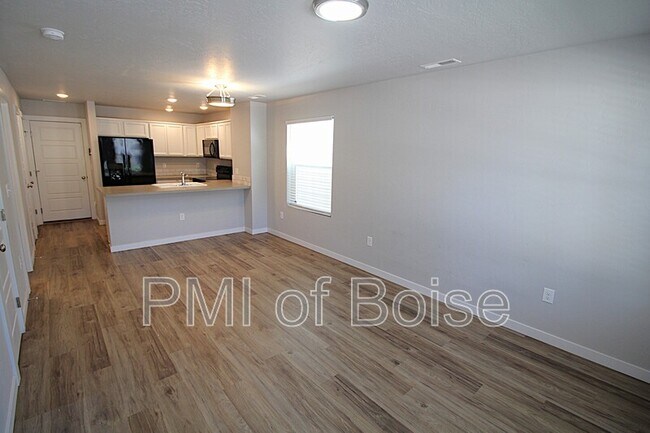 Building Photo - 960 S Nautilus Ave