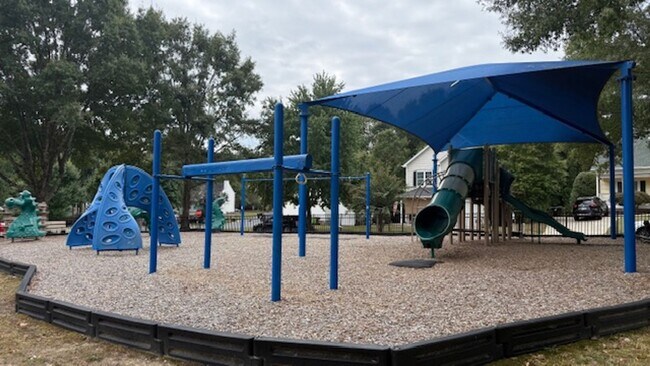 Building Photo - 417 Hyannis Dr
