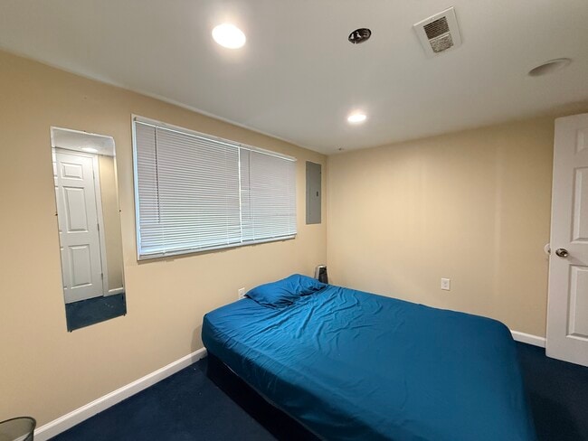 Building Photo - 8714 Edmonston Rd