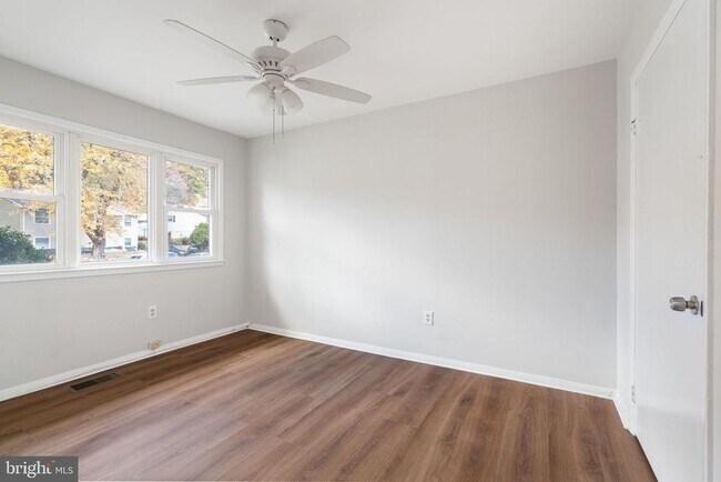 Building Photo - 4421 Kenwood Dr