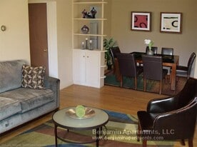 Building Photo - 14 Brattle Ln