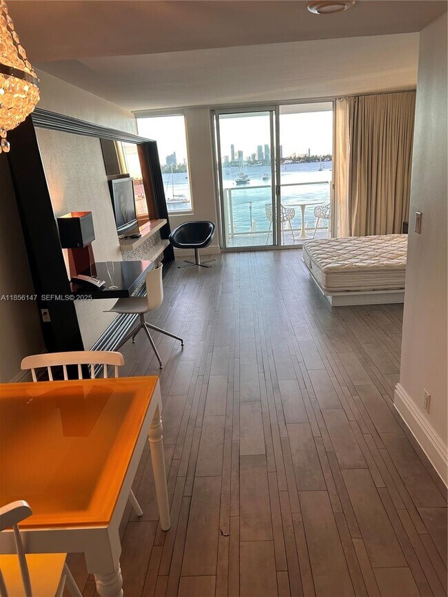 Building Photo - 1100 West Ave