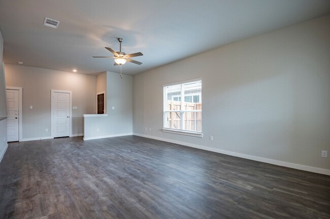 Building Photo - 644 Wheatfield Dr