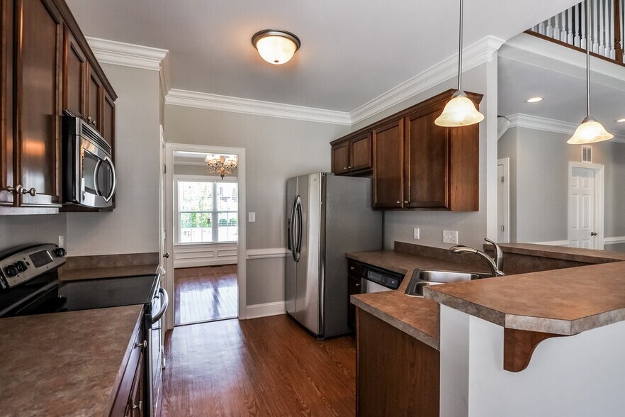 Building Photo - 3011 Watsonia Dr