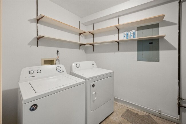 Building Photo - TownHouse In Prospect !
