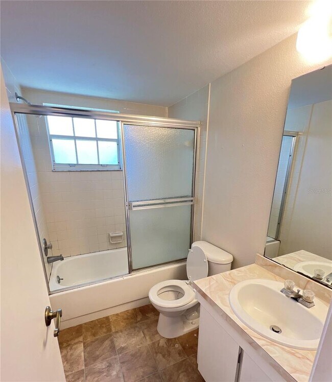 Building Photo - 2/2 Upstairs Silver Downs Condo in Silver ...