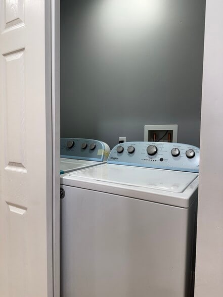 Building Photo - 1813 Saint Charles St