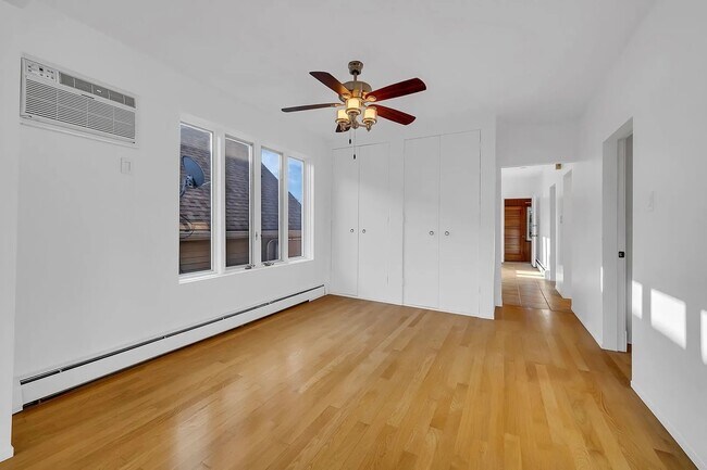 Building Photo - 4915 W Grace St