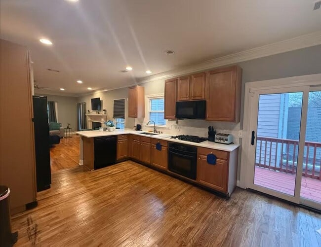 Building Photo - 1032 Lena St NW