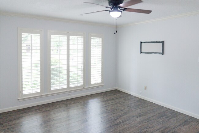 Building Photo - 16611 Brenton Oaks Dr
