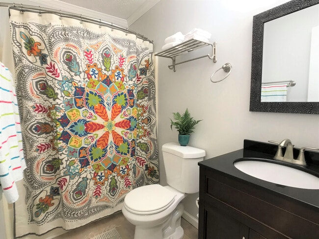 Building Photo - NEW MONTHLY RENTAL RATE  ! Wonderful Haw C...