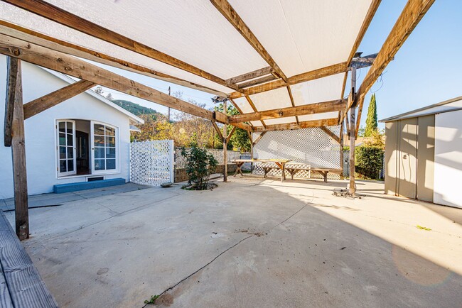 Building Photo - 3 Bedroom Home with Outdoor Space in Frogtown!