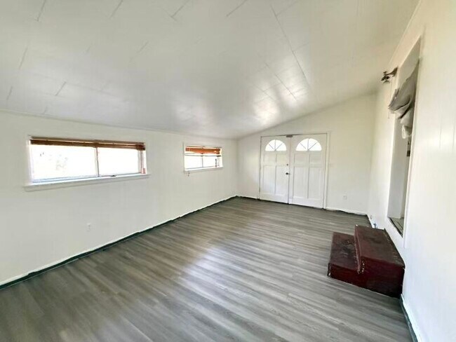 Building Photo - 1607 S Mack Smith Rd