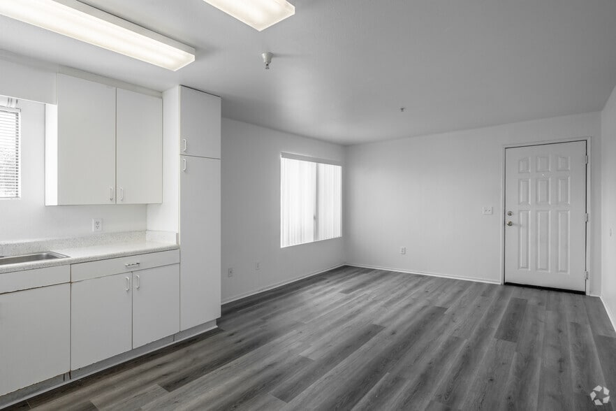 1BR, 1BA - 500SF - Living Room - Rose Gardens Apartments