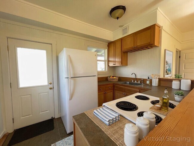 Building Photo - 201 16th St NE