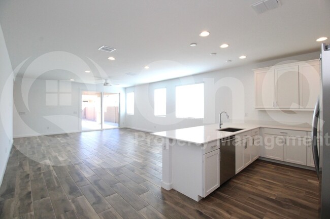 Building Photo - 3303 S Piedra Cir